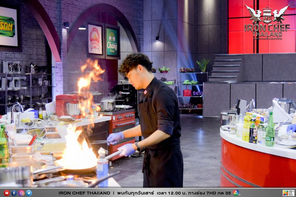 เชฟจูเนียร์ประกาศกร้าวท้าดวลเชฟพฤกษ์ ในรายการ Iron Chef Thailand