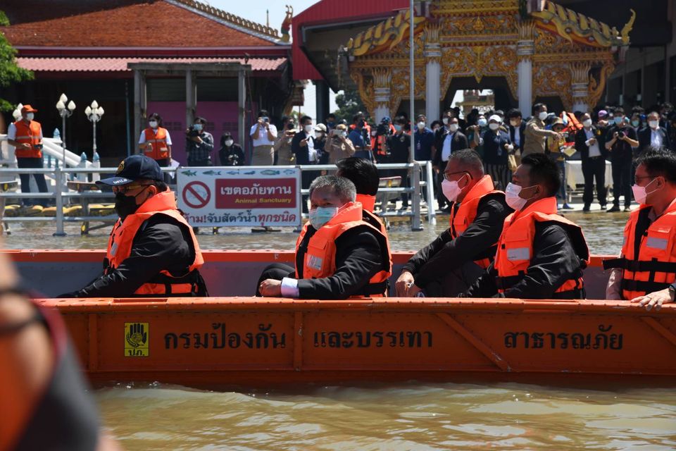 กระทรวงมหาดไทยและการไฟฟ้าส่วนภูมิภาคช่วยเหลือผู้ประสบอุทกภัยในพื้นที่สุพรรณบุรี