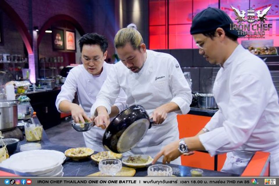 Iron Chef Thailand เปิดตัวเชฟกระทะเหล็กคนใหม่..ทั้งเก่งทั้งแกร่ง   “เชฟจอม-เชฟเตย-เชฟแมน” ประสานพลังดับเครื่องชน..ท้าวัดฝีมือ