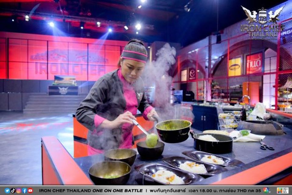 Iron Chef Thailand   เปิดตำนานอาหารไทยภาคกลาง  “เชฟเป้” ท้าวัดกึ๋นเขย่าบัลลังก์..สุดยอดเจ้าแม่ของหวาน “เชฟไก่”