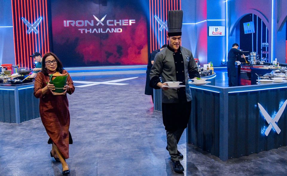Iron Chef Thailand เปิดศึกแห่งศักดิ์ศรี..ทั้งเดือดทั้งฮา   “เชฟอาร์”สั่นสะท้าน!!เจอบททดสอบสุดแกร่ง “คุณอ้อย”