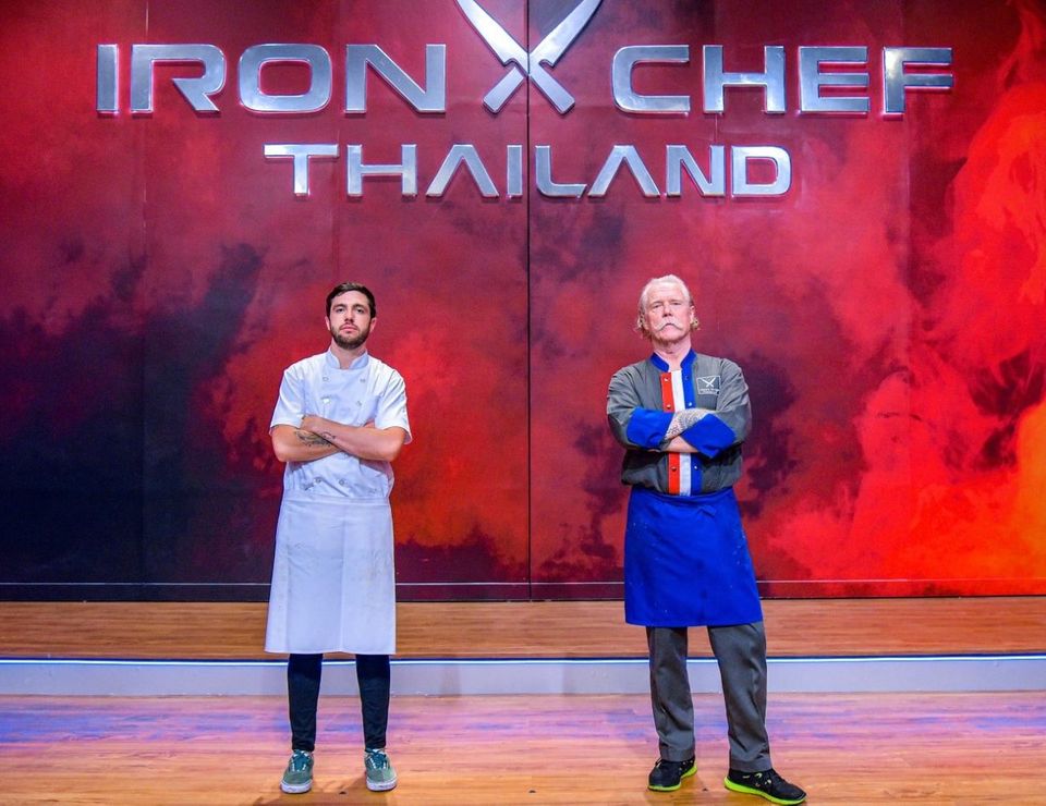 Iron Chef Thailand สุดเดือด!! เก่งเล็กปะทะเก่งใหญ่ “เชฟสตีฟ ดูคาคิส” เปิดศึกแห่งศักดิ์ศรี “เชฟมาร์ติน บลูโนส”