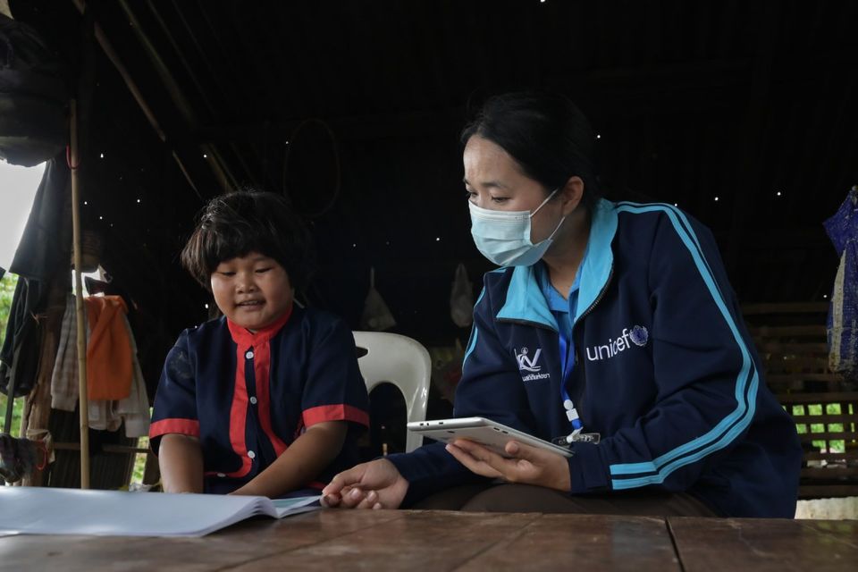 ผลสำรวจระดับชาติล่าสุดชี้ไทยมีอัตราการเลี้ยงลูกด้วยนมแม่เพิ่มขึ้น การคลอดในวัยรุ่นลดลง  การลงโทษเด็กด้วยความรุนแรงลดลง แต่แนวโน้มเรื่องการศึกษาและพัฒนาการของเด็กยังน่าเป็นห่วง