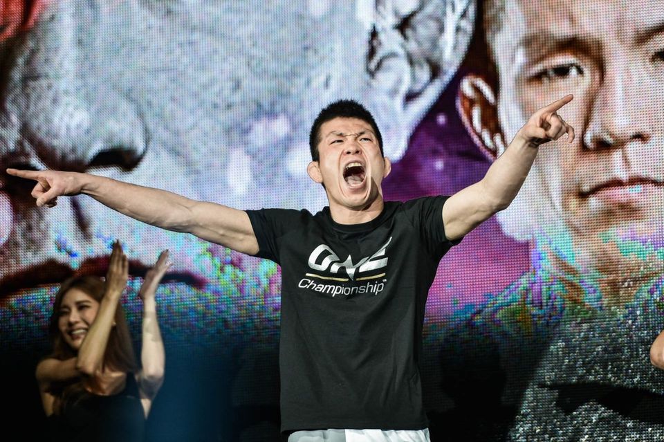 ONE Championship : ไมกี มูซูเมกี ปะทะเดือดไม่จำกัดน้ำหนัก ชินยะ อาโอกิ ศึก ONE Fight Night 15