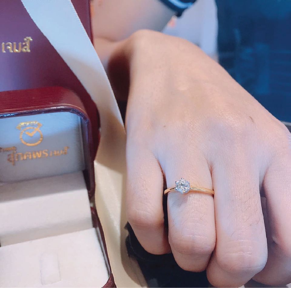 ONE ลุมพินี : เสกสรร อ.ขวัญเมือง ซื้อแหวนเพชรให้ภรรยา ตอบแทนที่เคียงข้างมาตลอดกว่า 10 ปี
