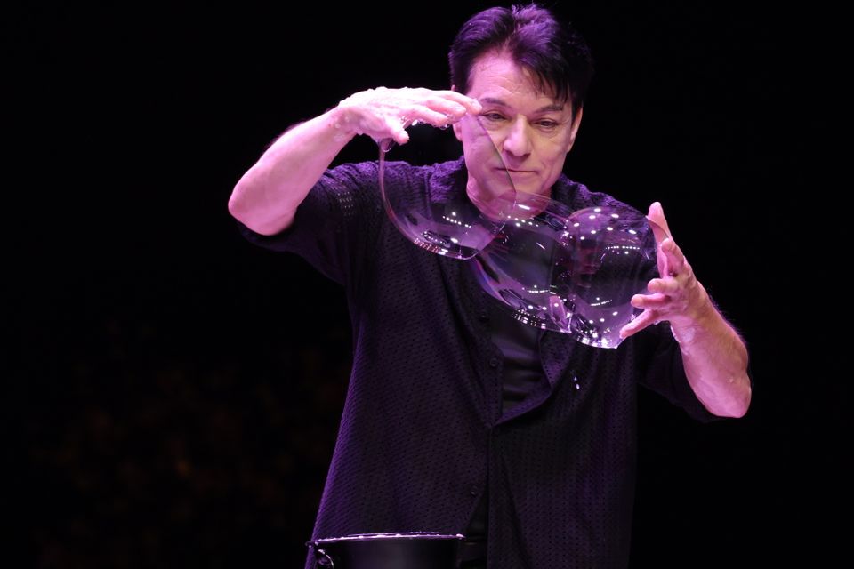 ตระการตา “Gazillion Bubble Show” เสิร์ฟน้ำจิ้มเรียกน้ำย่อย ก่อนจัดเต็มบับเบิ้ลมหาศาล พร้อมโปรดักชั่น แสง สี เสียง อลังการ 18 – 21 มกราคมนี้ ที่เมืองไทยรัชดาลัย เธียเตอร์