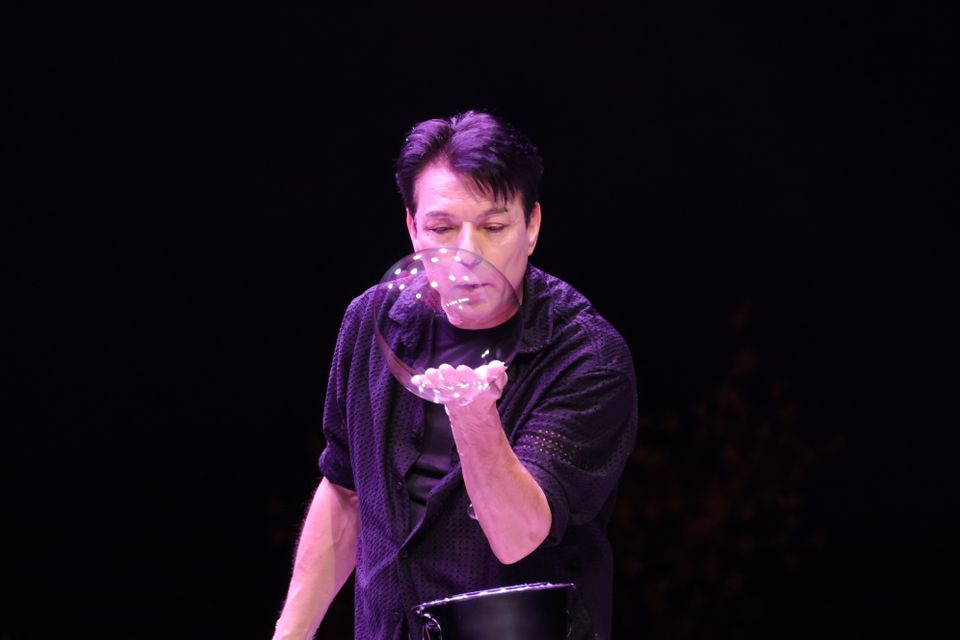 ตระการตา “Gazillion Bubble Show” เสิร์ฟน้ำจิ้มเรียกน้ำย่อย ก่อนจัดเต็มบับเบิ้ลมหาศาล พร้อมโปรดักชั่น แสง สี เสียง อลังการ 18 – 21 มกราคมนี้ ที่เมืองไทยรัชดาลัย เธียเตอร์