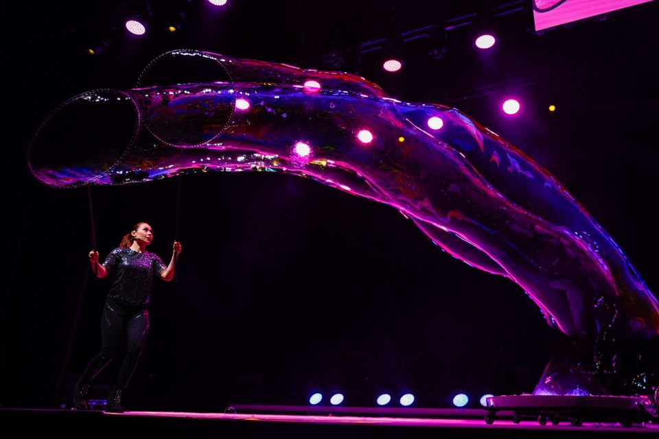 “Gazillion Bubble Show” เปิดฉากโชว์ “บับเบิ้ลสุดมหัศจรรย์” ครอบครัวเซเลป-ดารา การันตีความว้าวระดับโลก!!