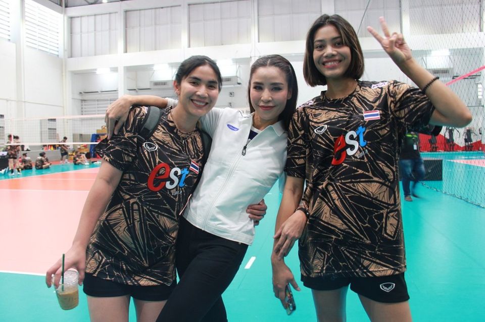 “อาย-ศรสวรรค์” บินลัดฟ้าเก็บโมเมนต์ลูกยางสาวไทย เสิร์ฟความน่ารักผ่านรายการ “สีสัน VNL 2024”