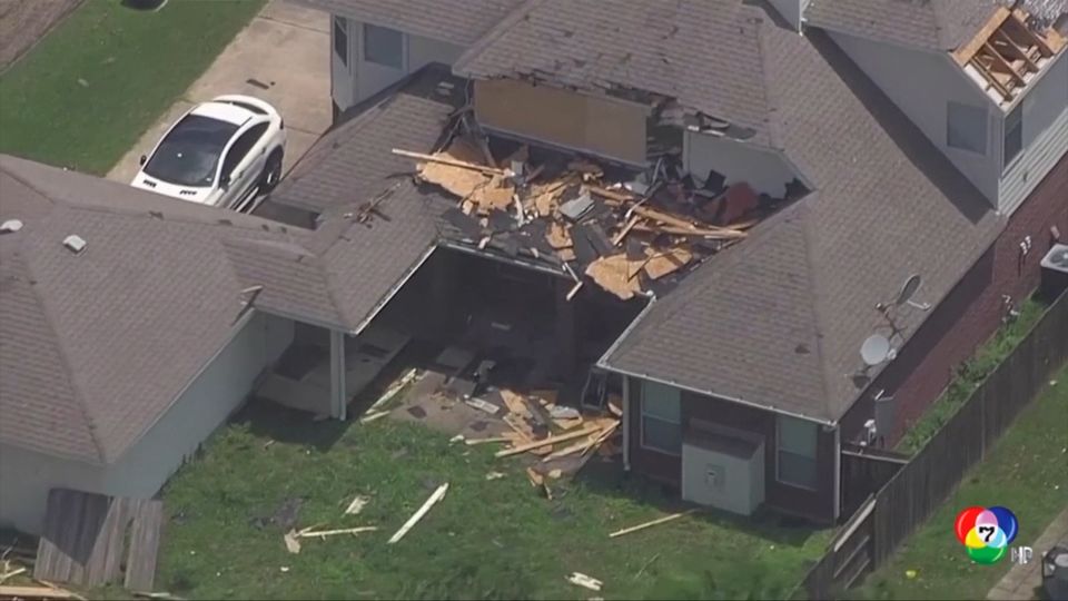 พายุพัดถล่มรัฐเท็กซัส ไฟฟ้าดับ บ้านเรือนพังเสียหาย
