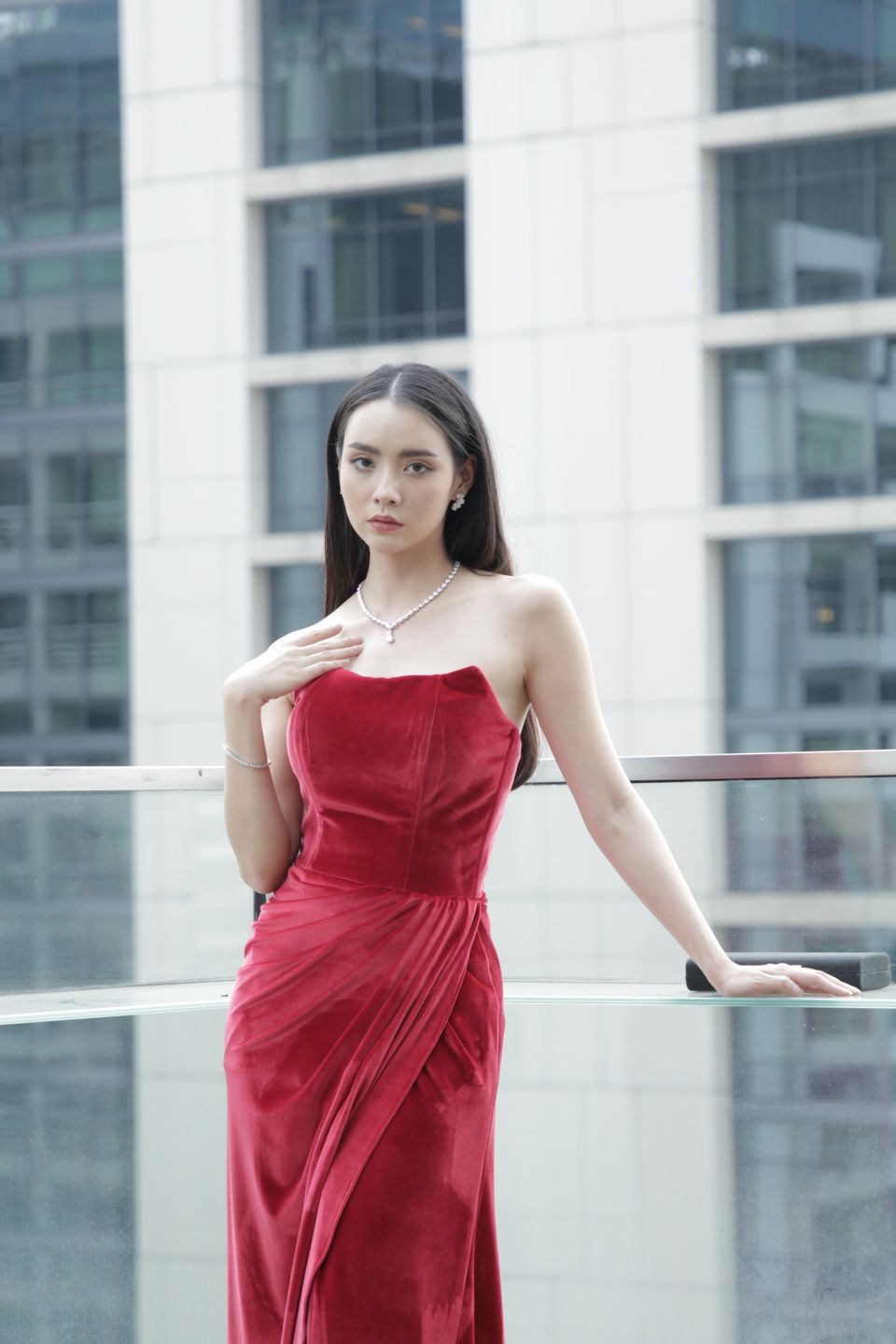 “ยูโร” แปลงโฉม “มุกดา” สวยสุดแกลม  พร้อมเปิดตัวจีบกลางงานเลี้ยงสุดหรู