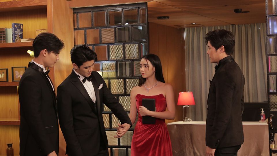 “ยูโร” แปลงโฉม “มุกดา” สวยสุดแกลม  พร้อมเปิดตัวจีบกลางงานเลี้ยงสุดหรู