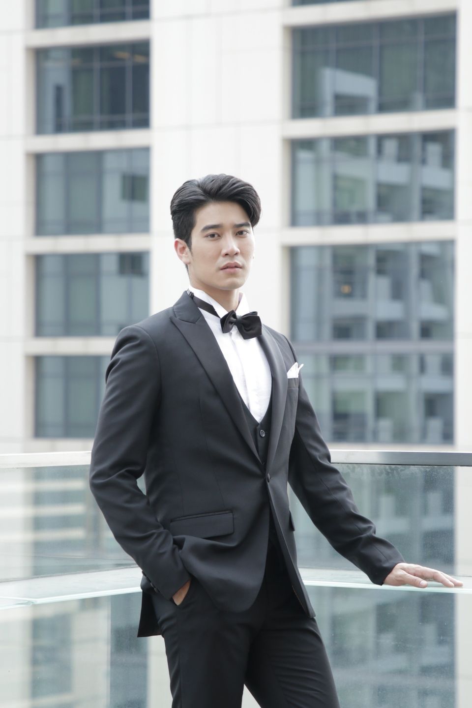 “ยูโร” แปลงโฉม “มุกดา” สวยสุดแกลม  พร้อมเปิดตัวจีบกลางงานเลี้ยงสุดหรู