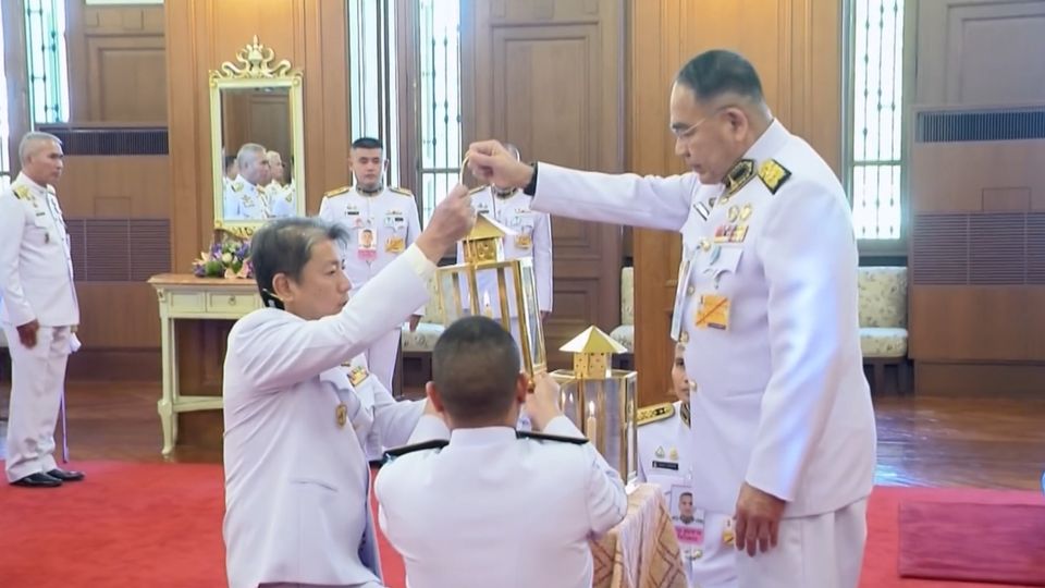 องคมนตรี เป็นผู้แทนพระองค์ ออกรับรัฐมนตรีว่าการกระทรวงการท่องเที่ยวและกีฬา เข้ารับไฟพระฤกษ์ เพื่อเชิญไปจุดในพิธีเปิดการแข่งขันกีฬาแห่งชาติ ครั้งที่ 49 “จันท์เกมส์” และการแข่งขันกีฬาคนพิการแห่งชาติ ครั้งที่ 39 “อัญมณีเกมส์”