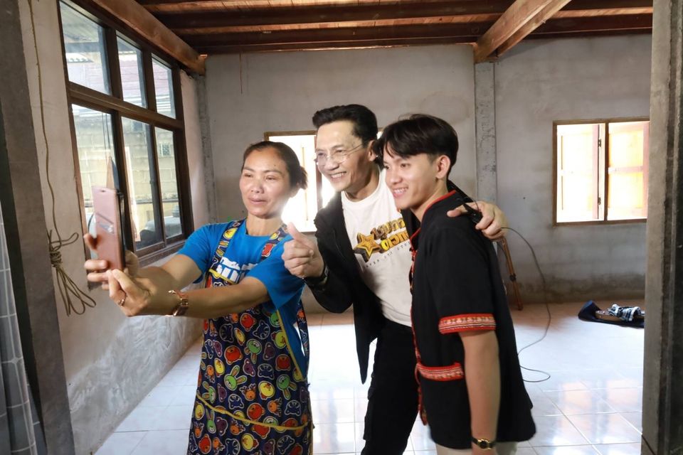 “บอสนก&บอสตั้ม”เยือนบ้านแชมป์ป้ายแดง“อาบูม”  สานฝันมอบซิงเกิ้ลใหม่“สโนไวท์”พร้อมปังลุยตลาดลูกทุ่ง