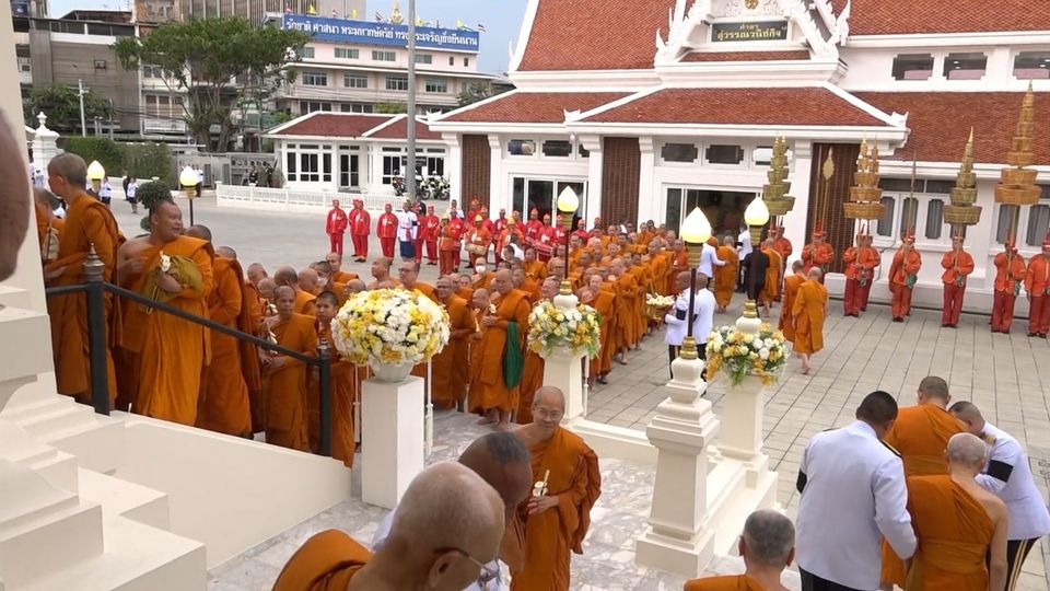 สมเด็จพระกนิษฐาธิราชเจ้า กรมสมเด็จพระเทพรัตนราชสุดา ฯ สยามบรมราชกุมารี เสด็จพระราชดำเนินแทนพระองค์ไปในการพระราชทานเพลิงศพ สมเด็จพระมหามุนีวงศ์ (พิจิตร ฐิตวณฺโณ) อดีตเจ้าอาวาสวัดโสมนัสวิหาร
