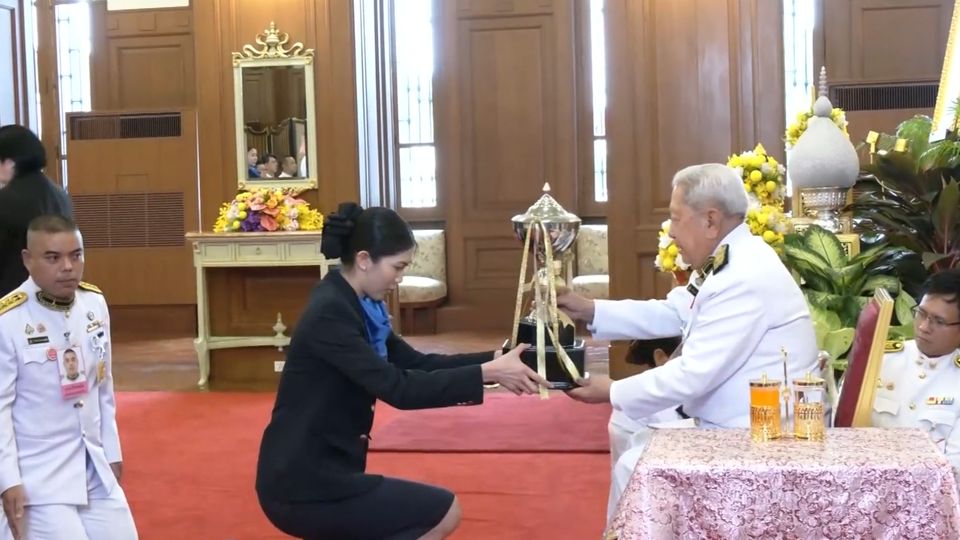 ประธานองคมนตรี เป็นผู้แทนพระองค์ มอบถ้วยรางวัลพระราชทานแก่นักกีฬาดีเด่นแห่งชาติ ประจำปี 2567