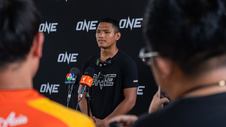 ONE ลุมพินี : แสงอาทิตย์ ลูกทรายกองดิน โชว์ฟิตก่อนดวล เสือแบล็ค ท.พราน 49 ศึก ONE ลุมพินี 114