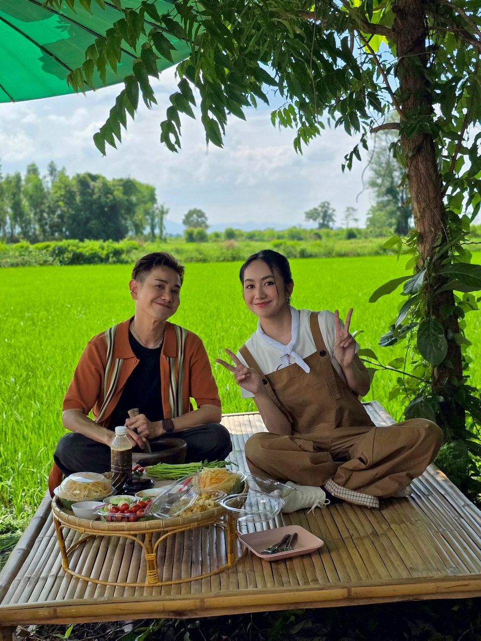 “เอ-แป้ง” พาลุยบ่อเลี้ยง “ปูนา” ที่นครสวรรค์  ทัวร์ “วิสาหกิจชุมชนอรรคิราห์ฟาร์มเกษตรยุคใหม่”