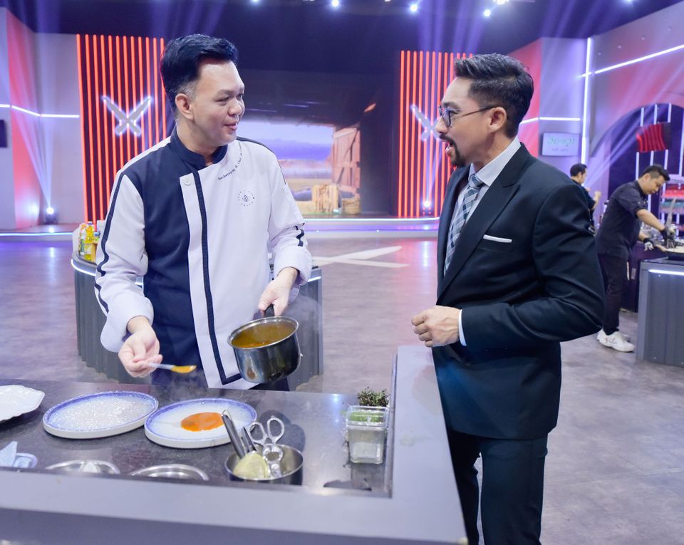 Iron Chef ร้อนระอุ!!ครบรส..ดุเด็ดเผ็ดมันส์   “เชฟอ๊อฟ”ดวลเดือด “เชฟนุ” ชิงความเป็นหนึ่ง  