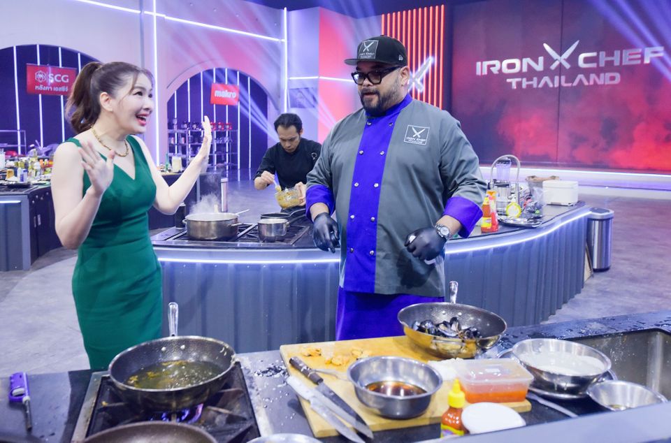 Iron Chef ร้อนระอุ!!ครบรส..ดุเด็ดเผ็ดมันส์   “เชฟอ๊อฟ”ดวลเดือด “เชฟนุ” ชิงความเป็นหนึ่ง  