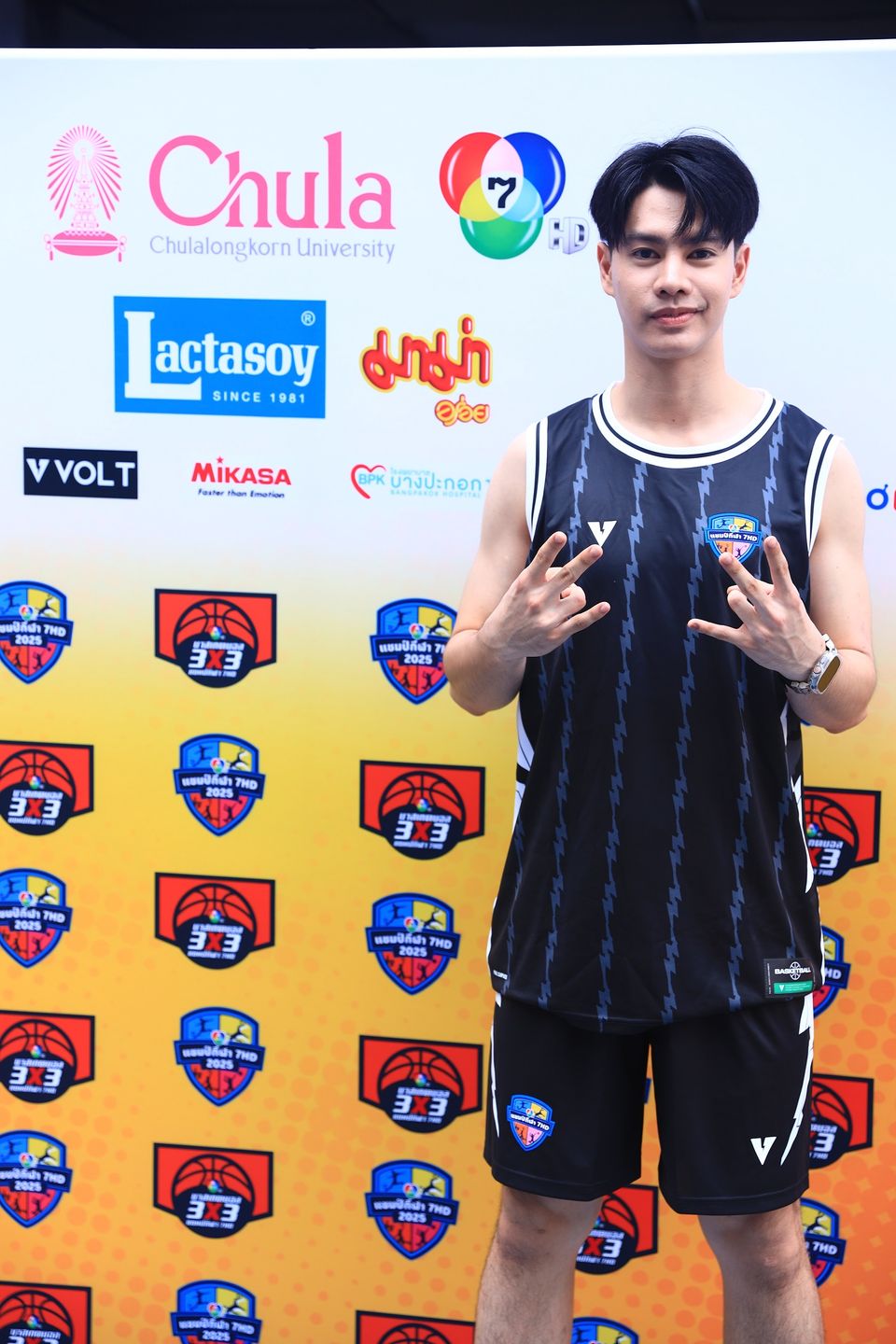 เก็บตก “บาสเกตบอล 3x3 นักเรียนชาย แชมป์กีฬา 7HD 2025” คนบันเทิงแท็กทีมเชียร์  “รร.ท่าข้ามพิทยาคม” คว้าแชมป์แรก แฟนสุดฟิน กรี๊ดสนั่นสนาม มินิคอนเสิร์ต “BNK48” และ “PROXIE” พร้อมชมบาสหนุ่มฮอต