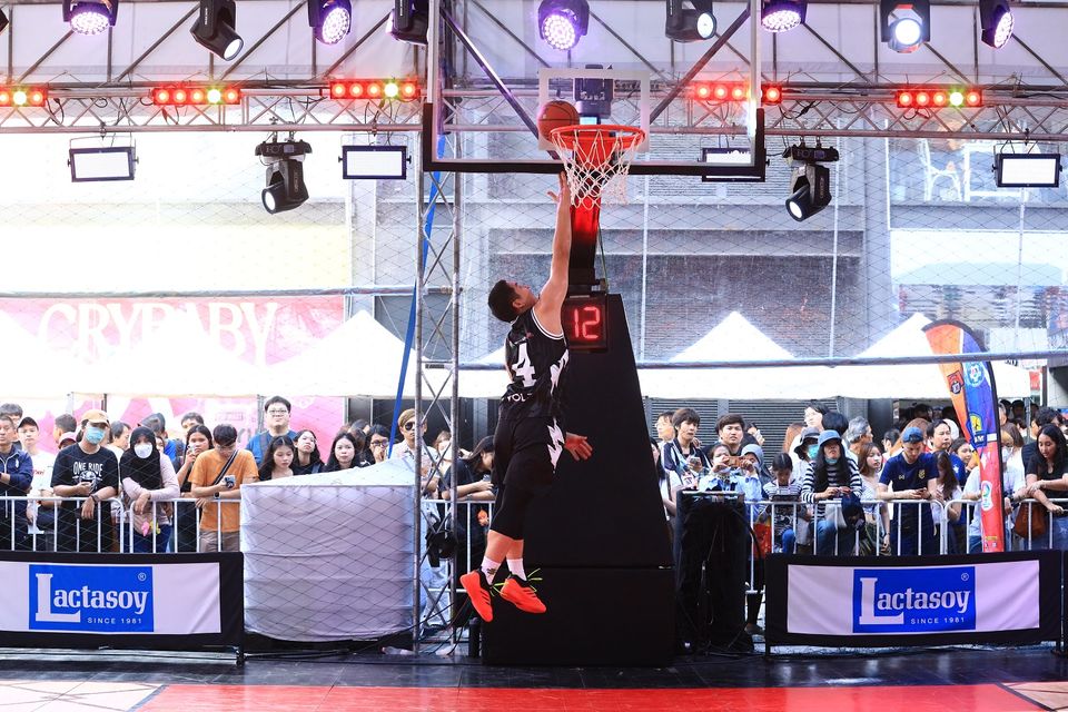 เก็บตก “บาสเกตบอล 3x3 นักเรียนชาย แชมป์กีฬา 7HD 2025” คนบันเทิงแท็กทีมเชียร์  “รร.ท่าข้ามพิทยาคม” คว้าแชมป์แรก แฟนสุดฟิน กรี๊ดสนั่นสนาม มินิคอนเสิร์ต “BNK48” และ “PROXIE” พร้อมชมบาสหนุ่มฮอต