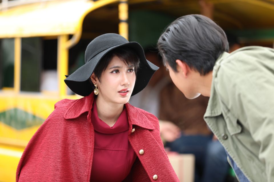  “เมืองแก้ว” อีพีแรกสะกดหัวใจ  “พิ้งค์พลอย” เปิดตัวลุคสุดเดิ้นทำ “เข้ม” ตะลึง