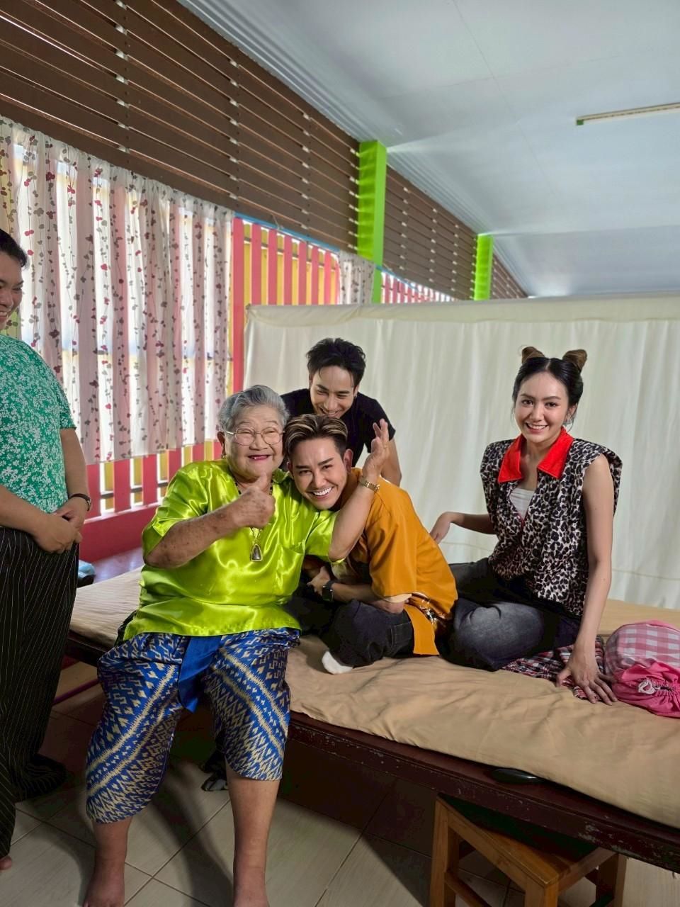 “เอ-แป้ง” เสริมความสนุกชวนคนกันเอง “มิตร มิตรชัย”  ตามหาของดี หมอนวดฝ่ามืออรหันต์ จ.อ่างทอง