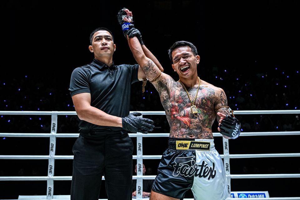 ONE ลุมพินี : 2 นักสู้โชว์ปิดเกมสวย หยิบโบนัสรวม 7 แสนบาท ศึก ONE ลุมพินี 115