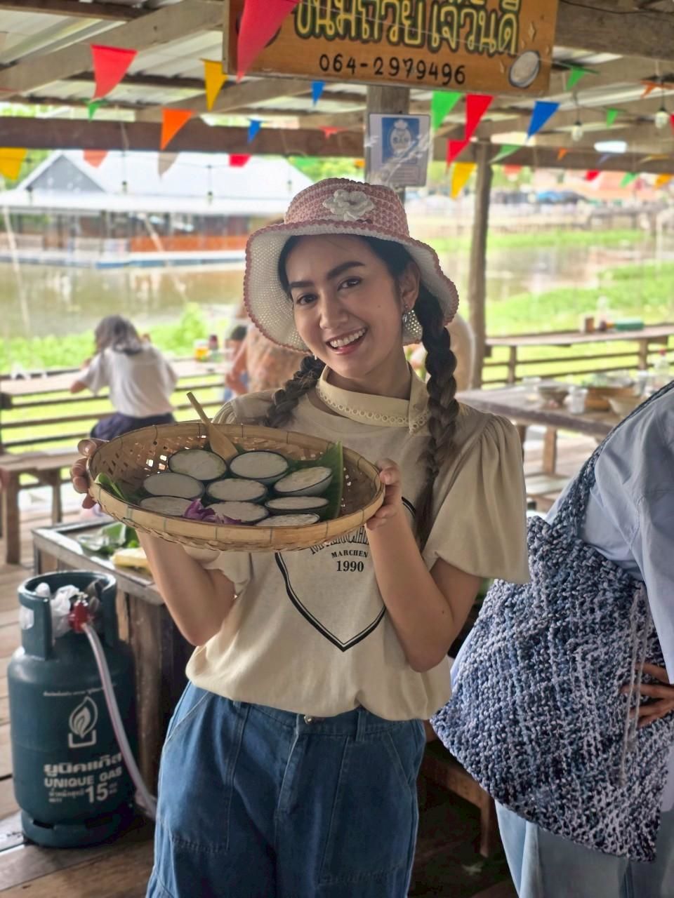 “เอ-แป้ง” พาชิล จ.สุพรรณบุรี  ชิมช้อปของดี ที่ชุมชนตำบลต้นตาล