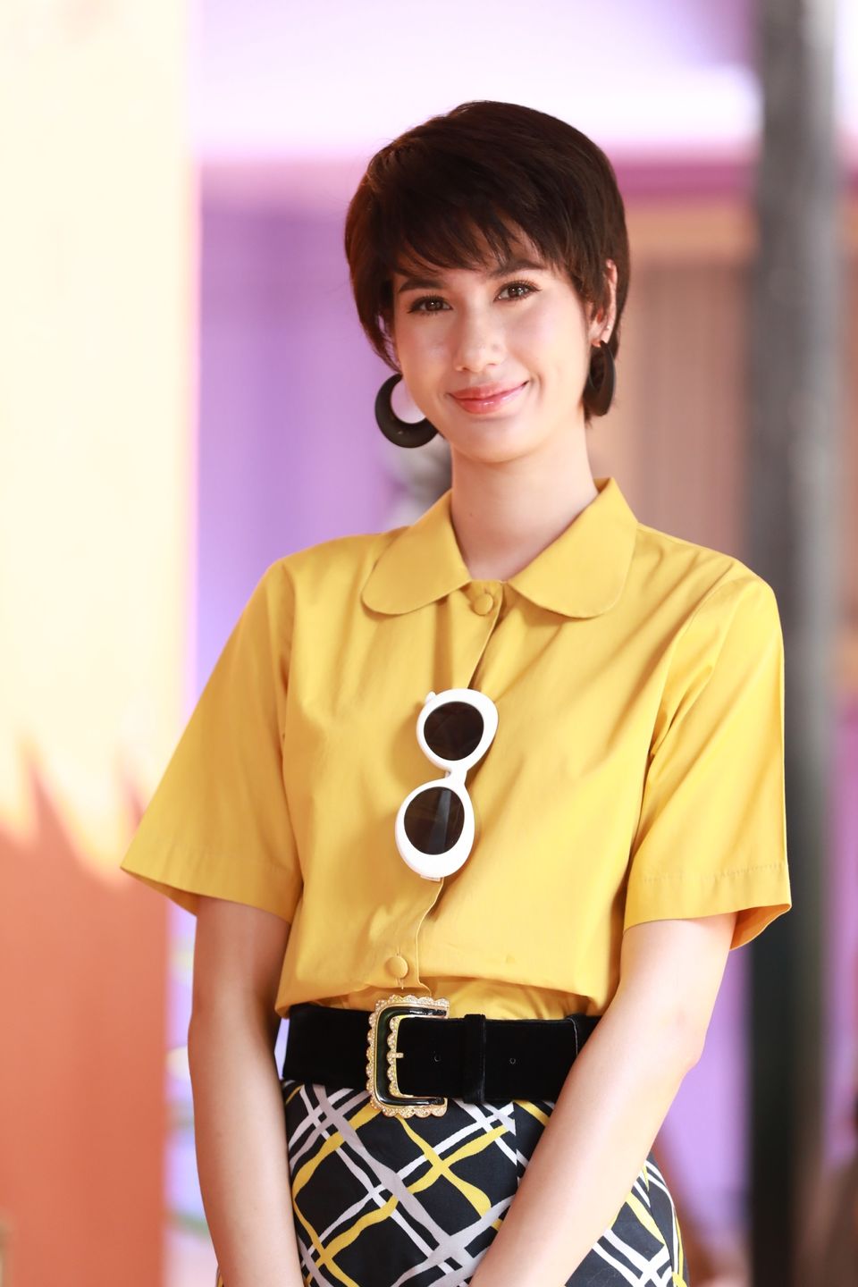 “พิ้งค์พลอย” ปลื้ม “เมืองแก้ว” ฮอตแรงต่อเนื่อง  กรี๊ดชมสนั่นโซเชียล แฟชั่น “ครูภวานี” สวยเปรี้ยวทุกชุด