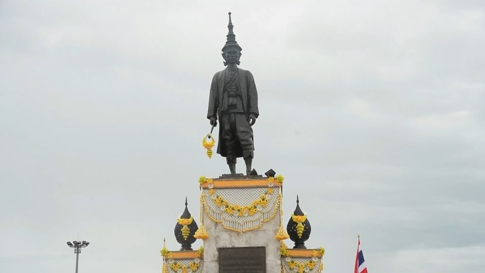พลเอก เฉลิมชัย สิทธิสาท องคมนตรี เป็นผู้แทนพระองค์ ไปถวายราชสักการะสมเด็จพระนารายณ์มหาราช เนื่องในโอกาสวันคล้ายวันสวรรคต