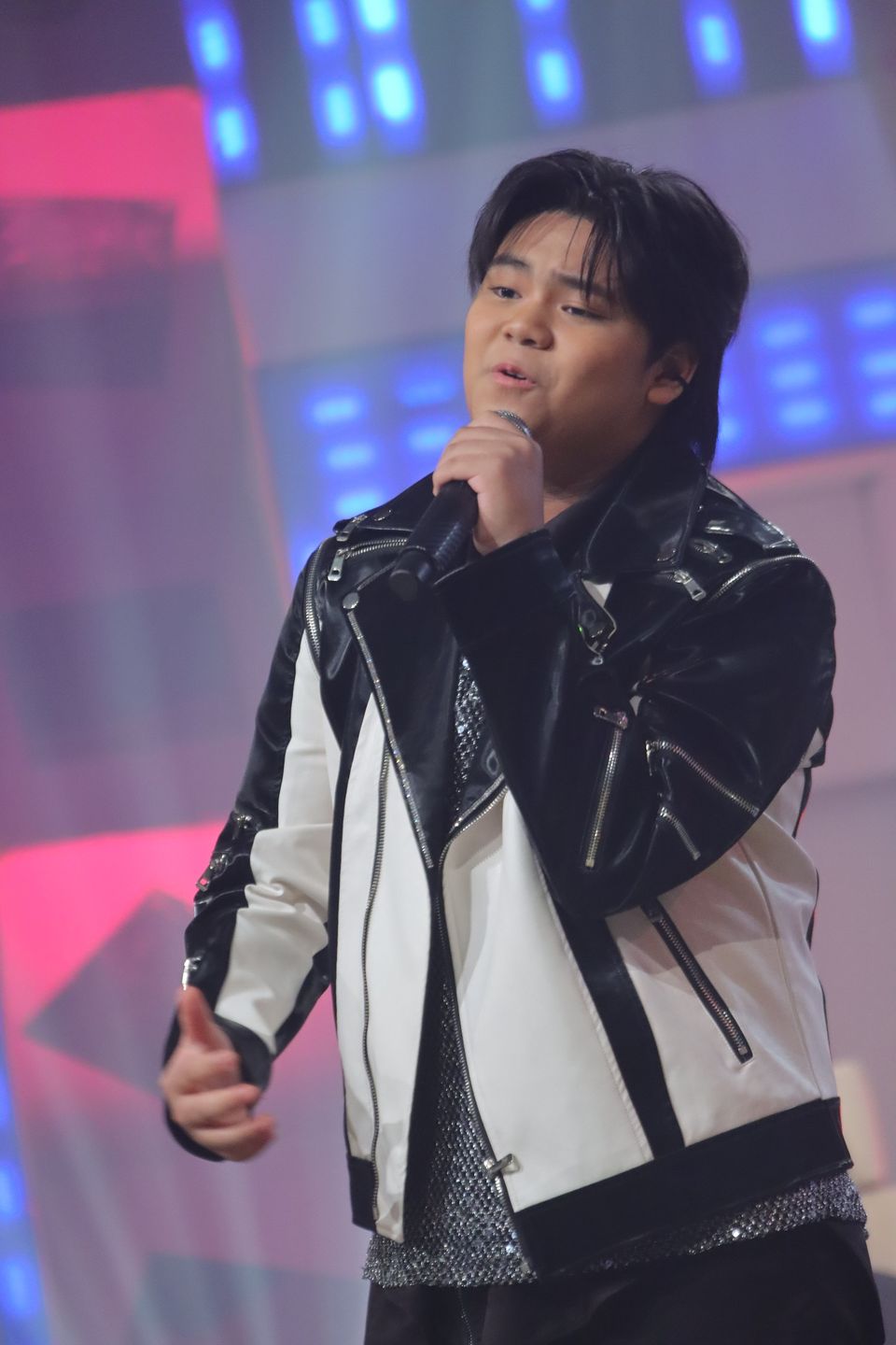 ดวลเพลงดัง พลังมัธยม พร้อมเสิร์ฟความฟิน ผ่านเพลง "คิดถึงฉันไหมเวลาที่เธอ..." ของวง "TAXI"