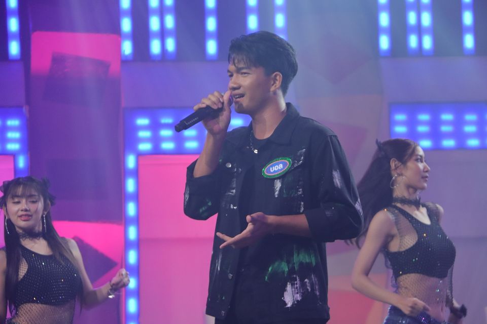 ดวลเพลงดัง พลังมัธยม พร้อมเสิร์ฟความฟิน ผ่านเพลง "คิดถึงฉันไหมเวลาที่เธอ..." ของวง "TAXI"
