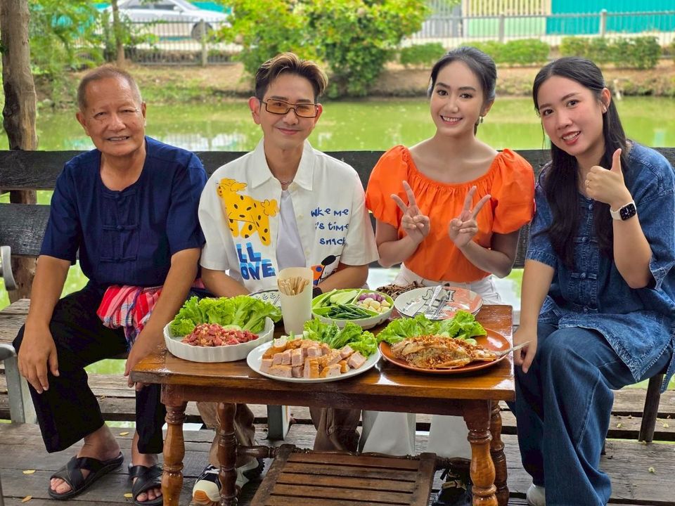 “เอ-แป้ง พาลุยแหล่งทำปลาส้มฟัก จ.ลพบุรี  ตามหาเอกลักษณ์ผ้ามัดหมี่แบบไทยพวน