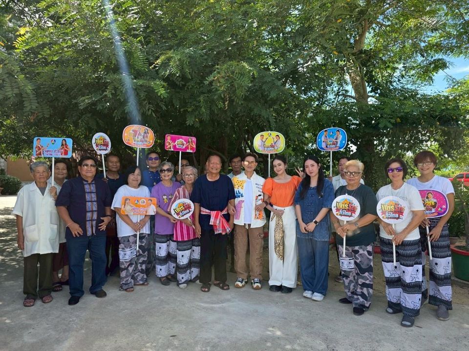 “เอ-แป้ง พาลุยแหล่งทำปลาส้มฟัก จ.ลพบุรี  ตามหาเอกลักษณ์ผ้ามัดหมี่แบบไทยพวน