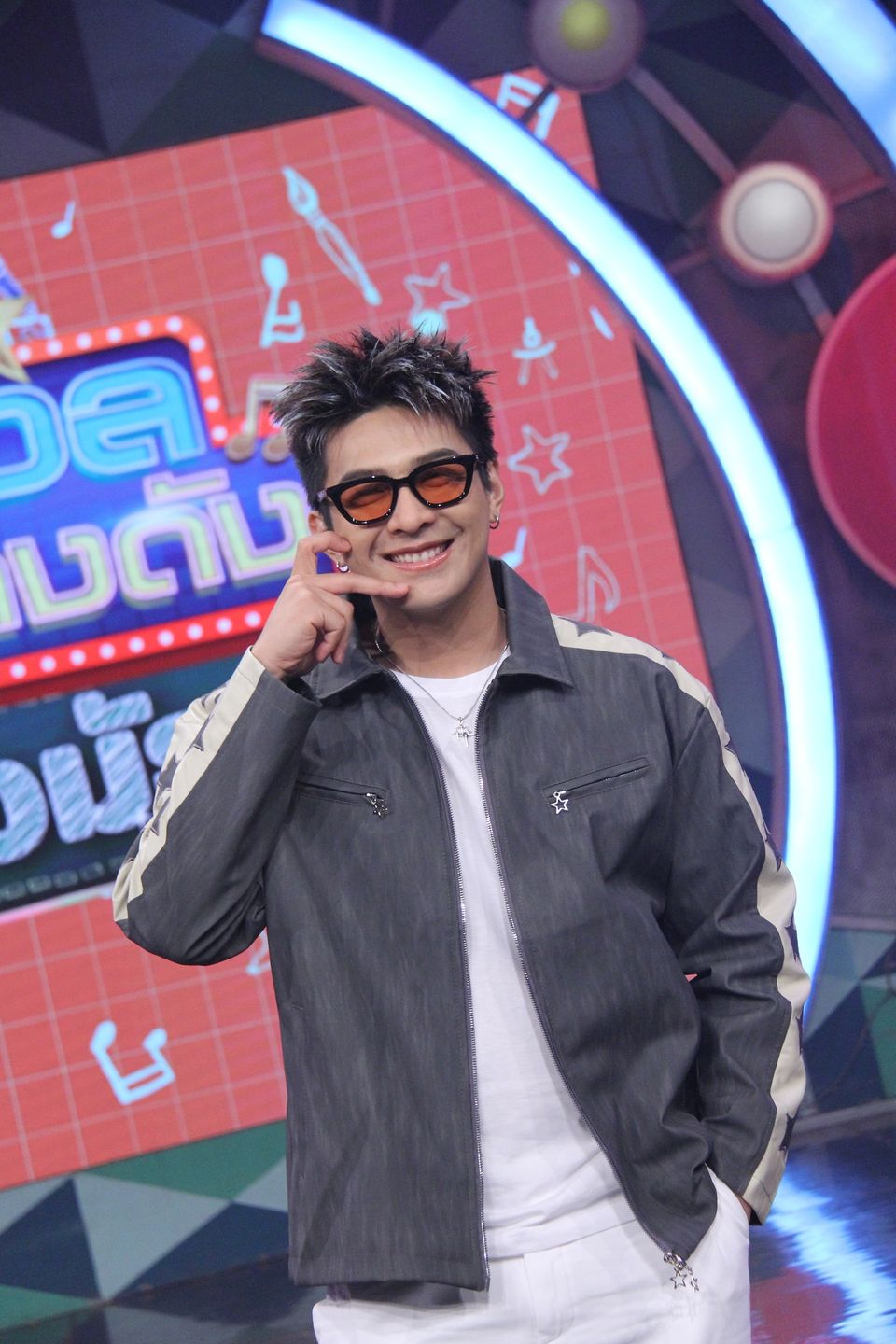 ดวลเพลงดัง พลังมัธยม ร่วมถ่ายทอดชีวิตสาวบ้านนา ผ่านเพลง "อายแสงนีออน" ของ "พุ่มพวง ดวงจันทร์"