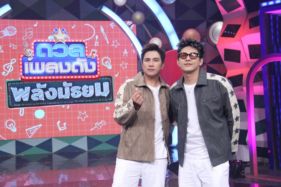 ดวลเพลงดัง พลังมัธยม ร่วมถ่ายทอดชีวิตสาวบ้านนา ผ่านเพลง "อายแสงนีออน" ของ "พุ่มพวง ดวงจันทร์"