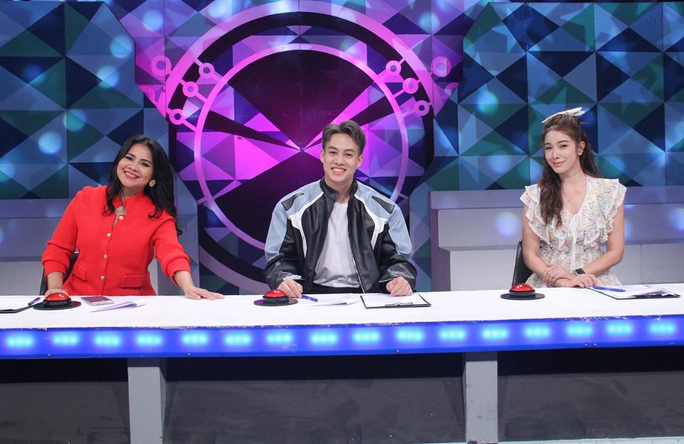 ดวลเพลงดัง พลังมัธยม ร่วมถ่ายทอดชีวิตสาวบ้านนา ผ่านเพลง "อายแสงนีออน" ของ "พุ่มพวง ดวงจันทร์"