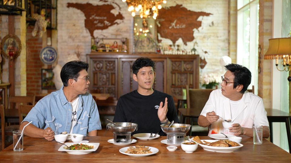 “หนุ่ม-แท่ง” พาทัวร์ “วัดแค” จ.สุพรรณบุรี ค้นตำนานวรรณคดีดัง อร่อยตบโต๊ะ กับร้านอาหารไทยสุดโดนใจ 