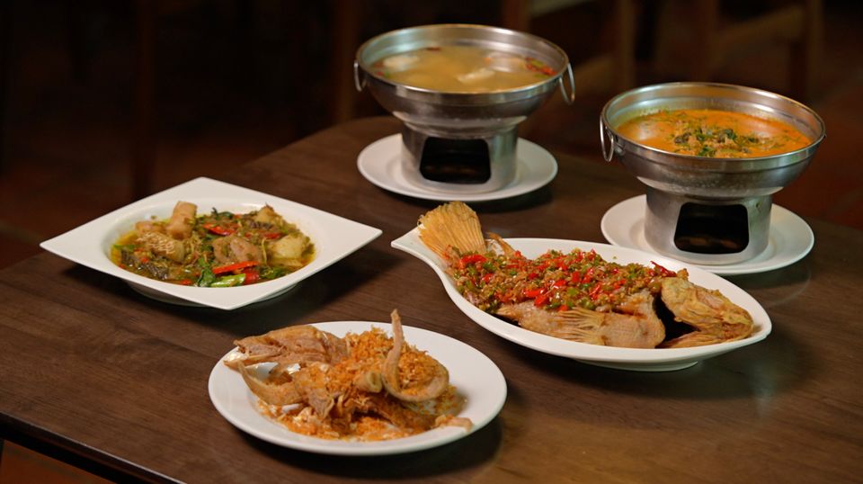 “หนุ่ม-แท่ง” พาทัวร์ “วัดแค” จ.สุพรรณบุรี ค้นตำนานวรรณคดีดัง อร่อยตบโต๊ะ กับร้านอาหารไทยสุดโดนใจ 