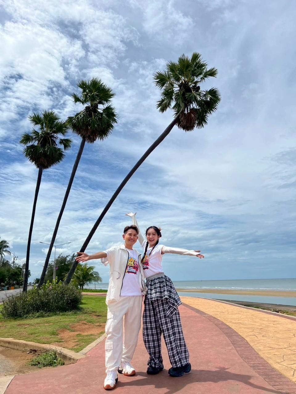 “เอ-แป้ง” พาล่องเรือปล่อยปูกลับสู่ทะเล พาชมของดีชุมชนประมงพื้นบ้านปากน้ำปราณ จ.ประจวบคีรีขันธ์ 