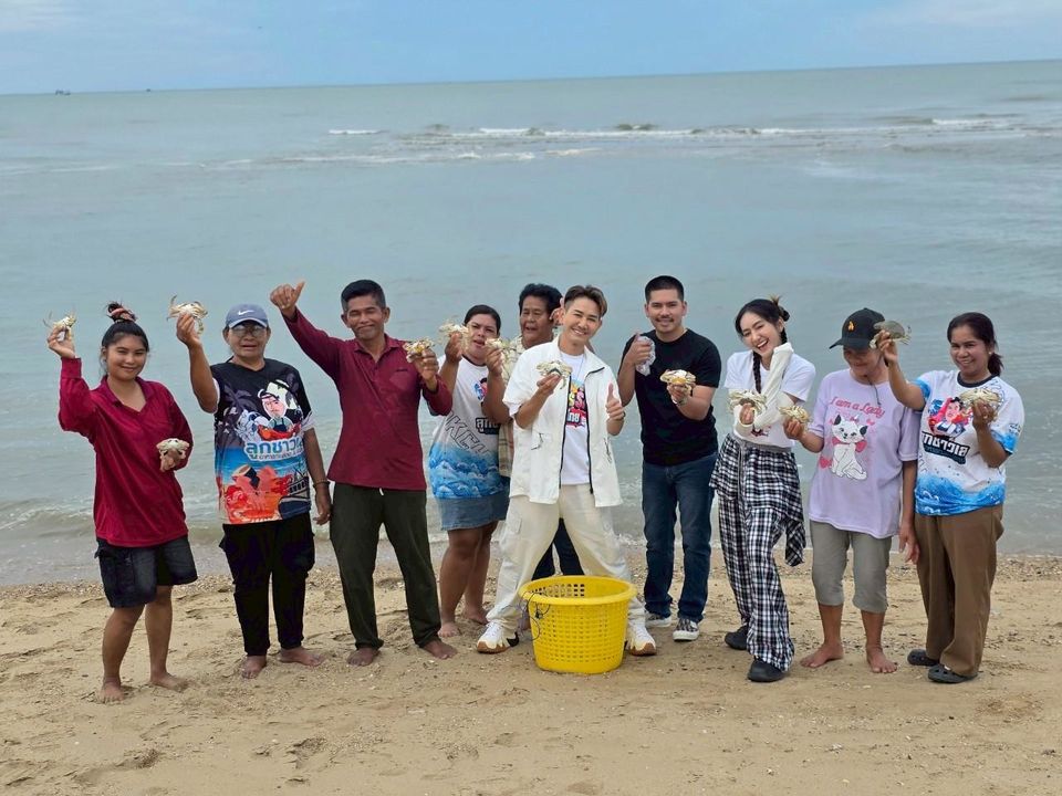 “เอ-แป้ง” พาล่องเรือปล่อยปูกลับสู่ทะเล พาชมของดีชุมชนประมงพื้นบ้านปากน้ำปราณ จ.ประจวบคีรีขันธ์ 