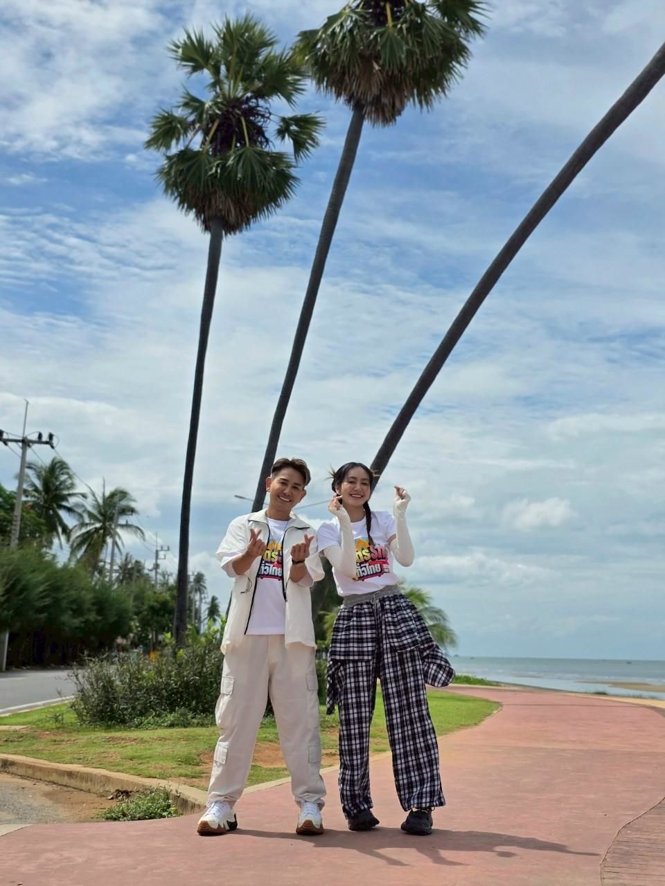“เอ-แป้ง” พาล่องเรือปล่อยปูกลับสู่ทะเล พาชมของดีชุมชนประมงพื้นบ้านปากน้ำปราณ จ.ประจวบคีรีขันธ์ 