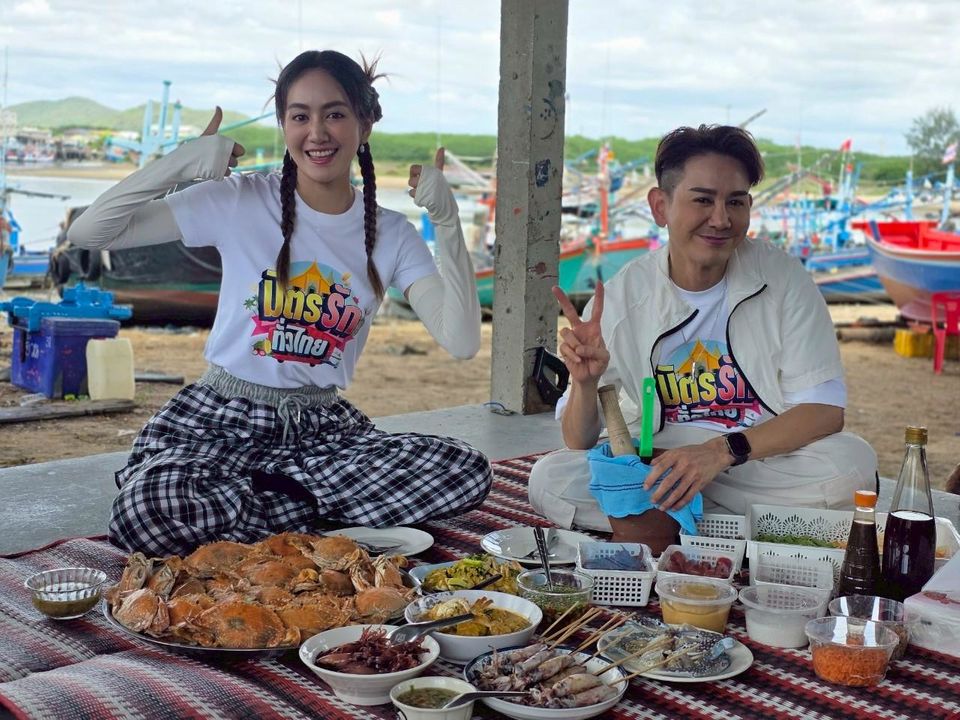 “เอ-แป้ง” พาล่องเรือปล่อยปูกลับสู่ทะเล พาชมของดีชุมชนประมงพื้นบ้านปากน้ำปราณ จ.ประจวบคีรีขันธ์ 