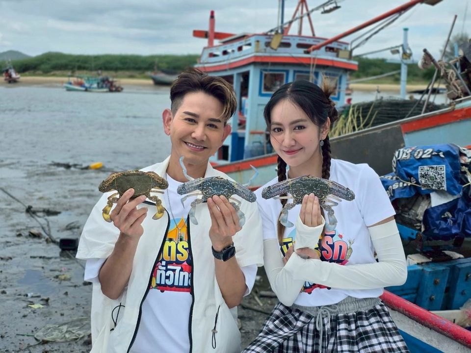 “เอ-แป้ง” พาล่องเรือปล่อยปูกลับสู่ทะเล พาชมของดีชุมชนประมงพื้นบ้านปากน้ำปราณ จ.ประจวบคีรีขันธ์ 