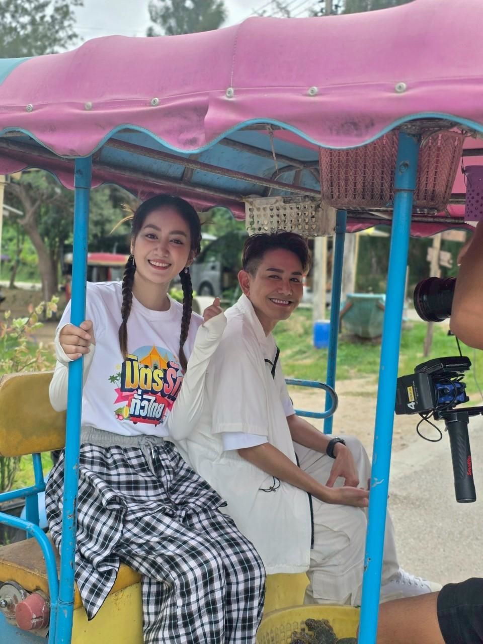 “เอ-แป้ง” พาล่องเรือปล่อยปูกลับสู่ทะเล พาชมของดีชุมชนประมงพื้นบ้านปากน้ำปราณ จ.ประจวบคีรีขันธ์ 