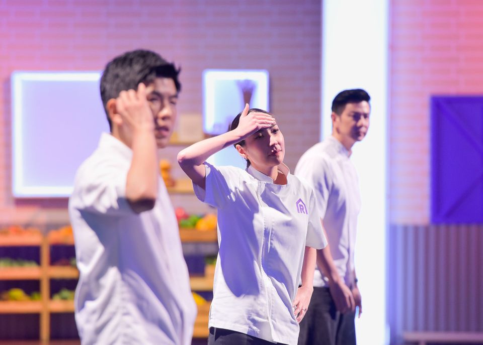 พ่อค้าซ่าแม่ค้าแซ่บ!!.ใจละลาย..ปะหน้านักชิมสวยหล่อ 3 เฮดเชฟ หัวจะปวด ลูกทีมสติหลุดไร้สมาธิทำงาน  