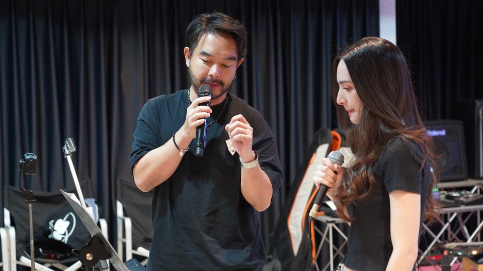 “กวาง-ไอซ์” จัดเพลงฮิตใน “7 สีคอนเสิร์ต เฟสติวัล”  “แอนน่า กลึคส์” ฟิตพร้อมร่วมโชว์พิเศษ 16 ส.ค.นี้   
